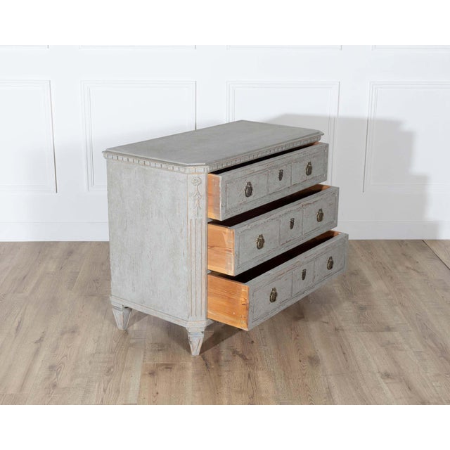 19th Century Pair of 19th Century Swedish Gustavian Painted Chests of Drawers For Sale - Image 5 of 16