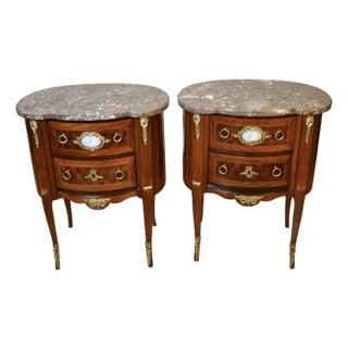 1890s Antique French Louis XV Walnut Marble Top Pair Nightstands Bedside Tables For Sale