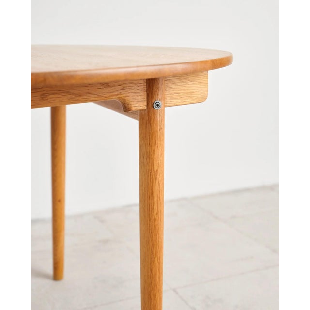 Round Extendable Dining Table in Oak by Hans J. Wegner, Denmark, 1970s For Sale - Image 15 of 18