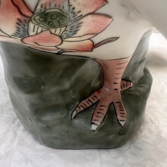 1970s Chinoiserie Hand-Painted Ceramic Bird Figurines, a Pair, Chinese Export For Sale - Image 15 of 17