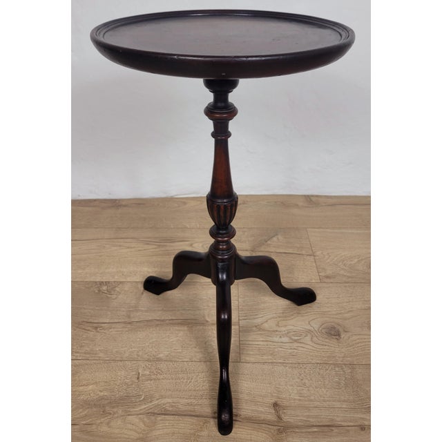 Victorian English Tripod Circular Wine Table in Mahogany, 1890 For Sale - Image 3 of 13