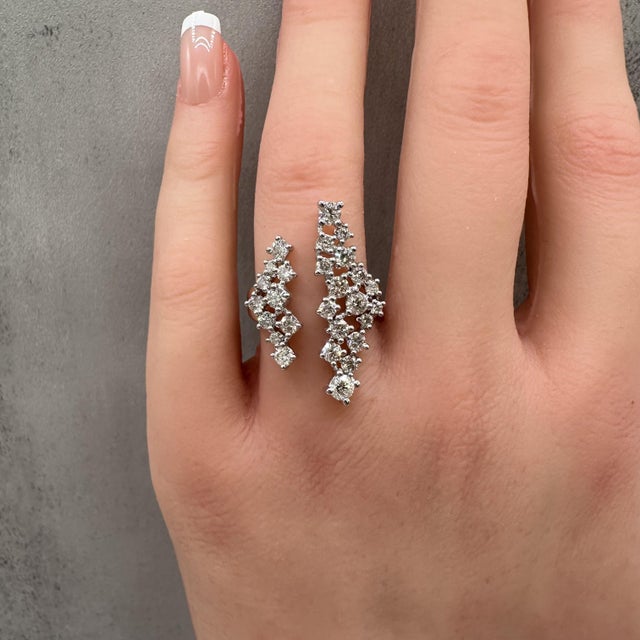 Early 21st Century 1.50ctw Natural Diamond Fashion Ring 14k White Gold Size 7 For Sale - Image 5 of 6