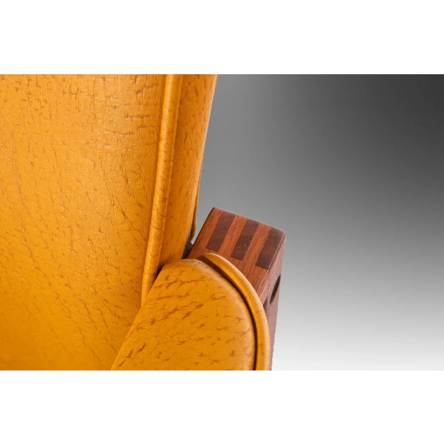 Mid-Century Modern Lounge Chair in Walnut & Original Mustard Fabric in the Manner of Jens Risom, USA, circa 1960's For Sale - Image 3 of 11
