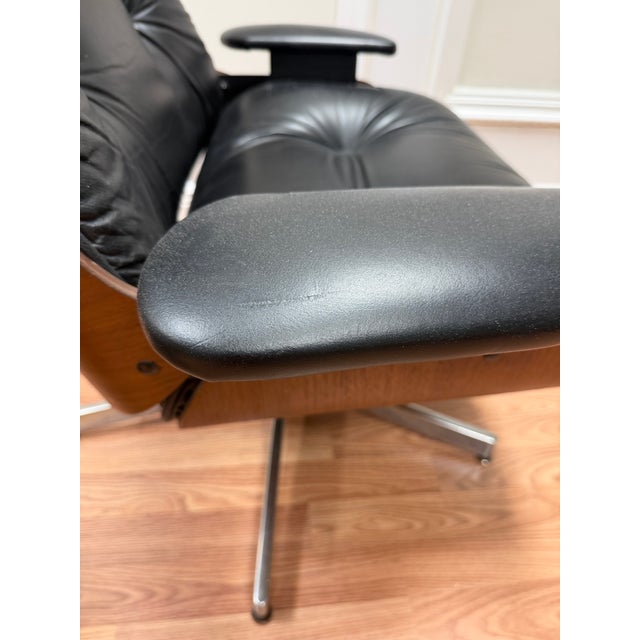 Wood Vintage Mid-Century Modern Eames Style Lounge Chair & Ottoman For Sale - Image 7 of 9