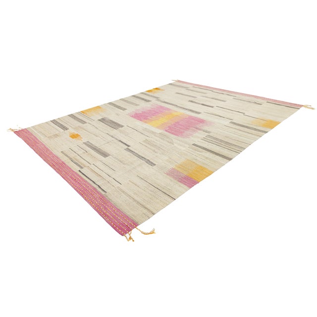 Contemporary Minimalist Wool Kilim Rug With Abstract Ikatesque Accents in Rose For Sale - Image 11 of 12