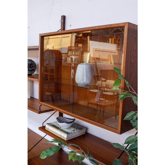Cado Mid-Century Royal Wall Shelving System in Teak by Poul Cadovius for Cado, 1960s For Sale - Image 4 of 18