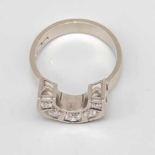 18 Karat White Gold Ring with Diamond For Sale - Image 3 of 4