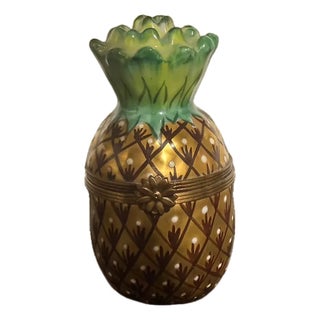 Late 20th Century Authentic Limoges France Peint Main Chamart Pineapple Porcelain Trinket Box For Sale