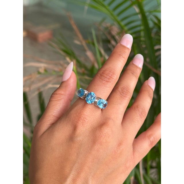 Antique Three Stone 6.69 Carat Faceted Blue Topaz Ring in 925 Solid Silver - Size 8 For Sale - Image 4 of 11