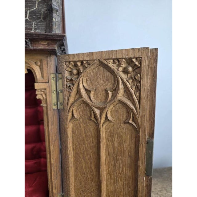 Small 19th Century Neo-Gothic Niche in Finely Carved Oak For Sale - Image 4 of 12