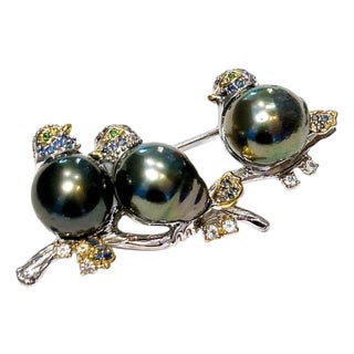 Bochic “Orient” Vintage Sapphire & Black South Sea Pearl Brooch Set In 18K & Sil For Sale