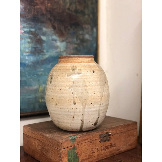 Ceramic 1970s Vintage Beige Jnia Terracotta Vase For Sale - Image 7 of 7