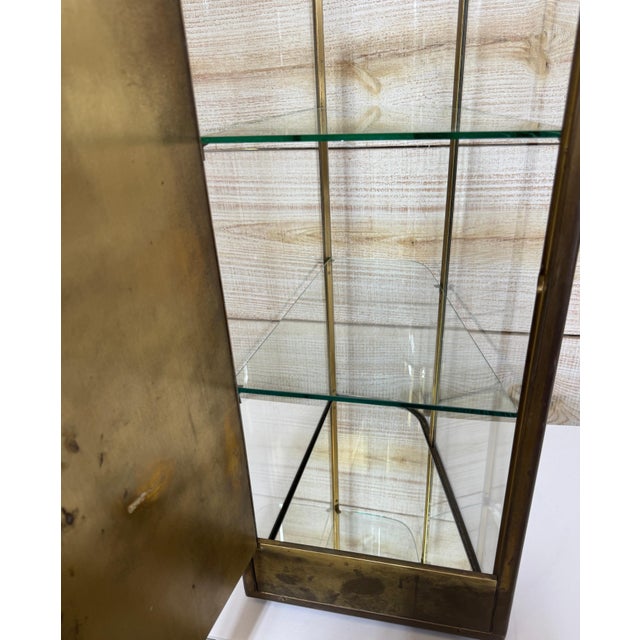 Metal French Belle Epoque Bronze & Glass Angled Showcase/Vitrine, Paris, C. 1900 For Sale - Image 7 of 14