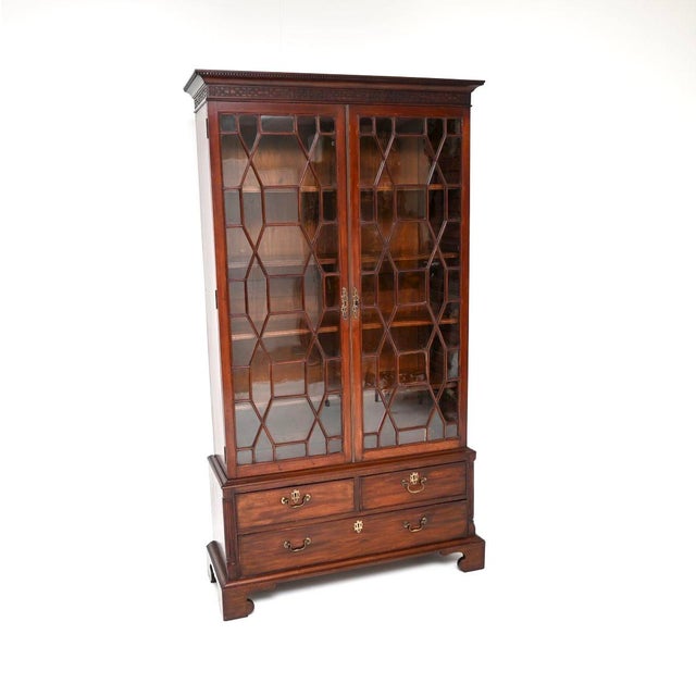 A well proportioned and very beautiful antique Georgian period bookcase. This was made in England, it dates from around...