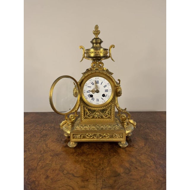 Fantastic quality antique Victorian French mantle clock, having a quality antique Victorian French mantle clock with a...