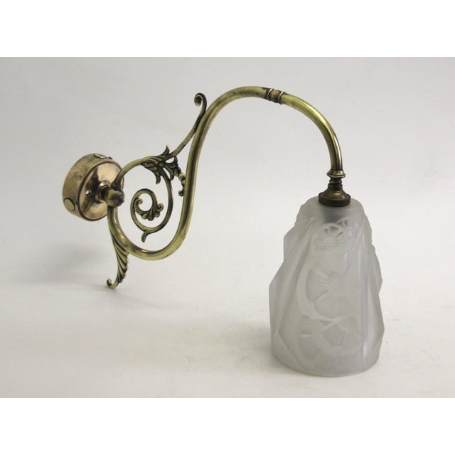 Gold French Art Deco Sconce with Brass Fixture and Glass Shade, 1930s For Sale - Image 8 of 8