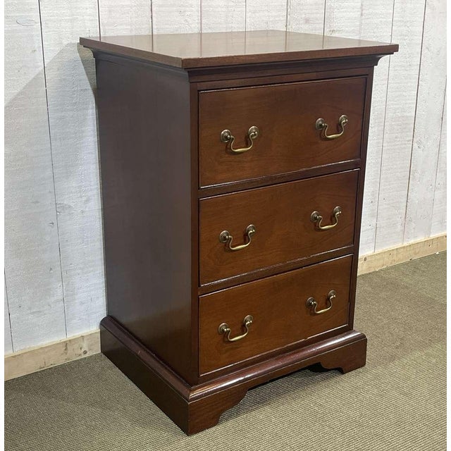 1950s English Mahogany Chest of Drawers, 1950s For Sale - Image 5 of 12