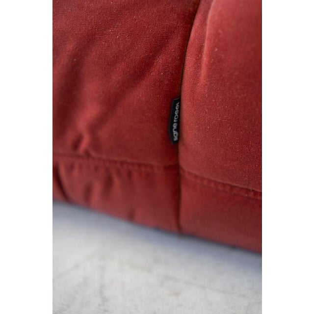 Vintage Two-Seat Togo Sofa with Arms in Burgundy Velvet by Michel Ducaroy for Ligne Roset, 1970s For Sale - Image 16 of 18