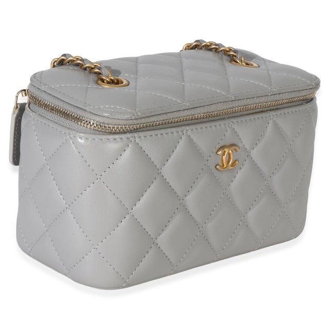 Contemporary Grey Quilted Lambskin Small Pearl Crush Vanity Case For Sale - Image 3 of 10