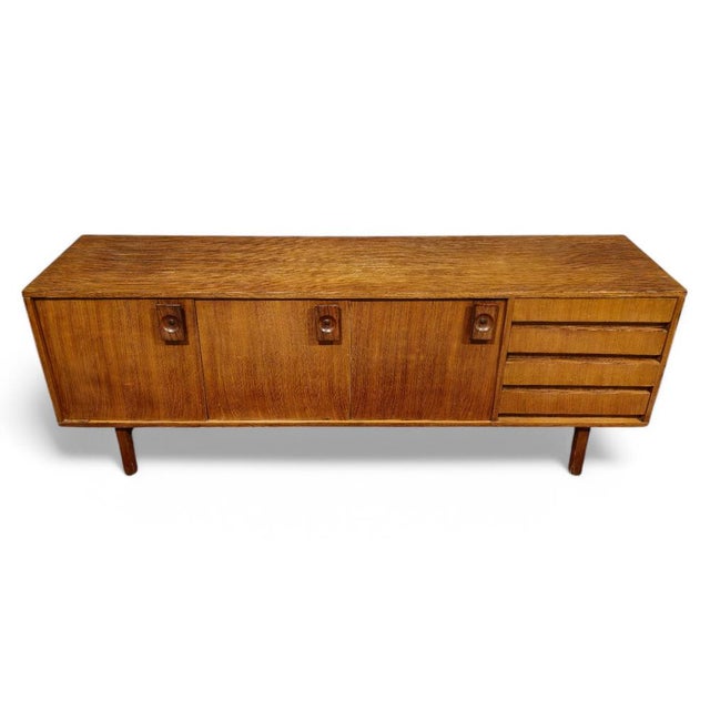 Elegant servant entirely in teak, with a refined Scandinavian design dating back to the 1960s. The piece of furniture has...