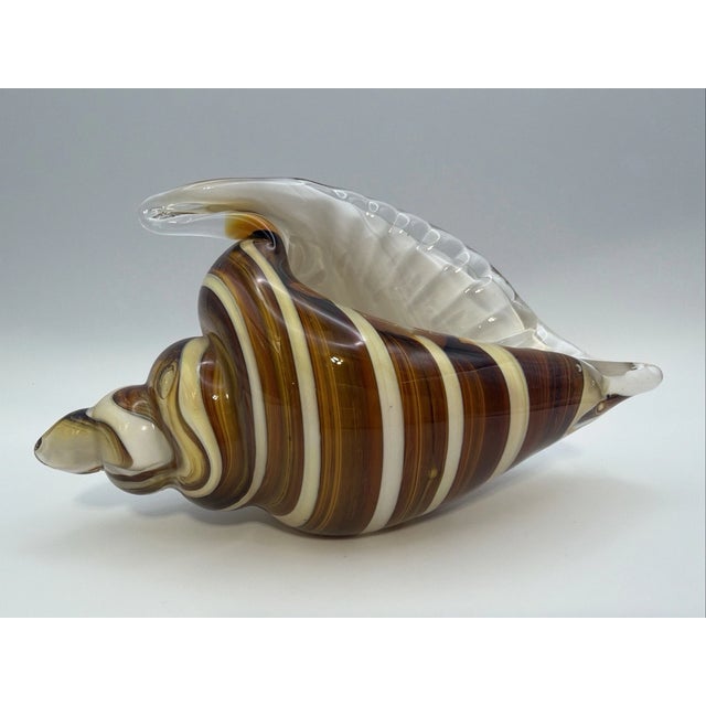 Add a touch of coastal elegance to your collection with this beautiful vintage Murano-style art glass conch shell...
