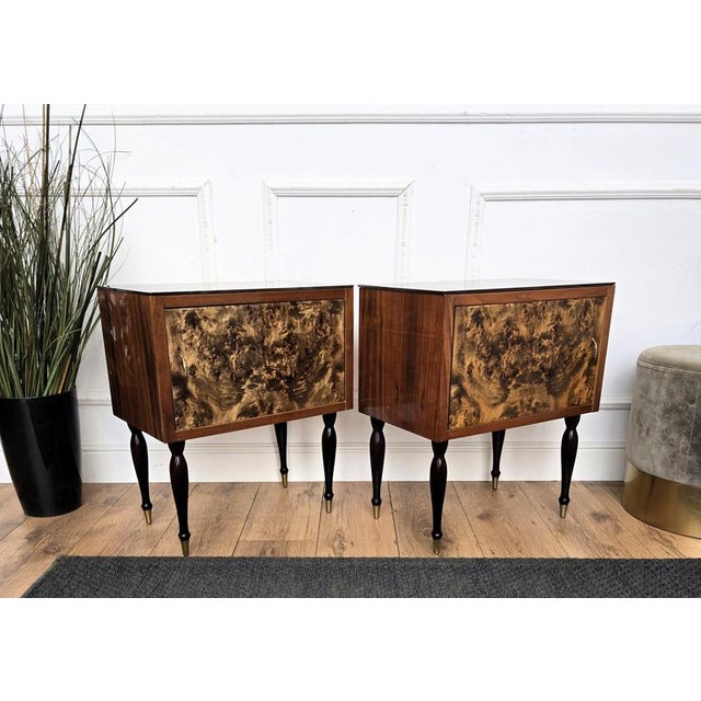 Mid-Century Italian Art Deco Style Nightstands in Walnut with Glass Tops, 1950s, Set of 2 For Sale - Image 9 of 11