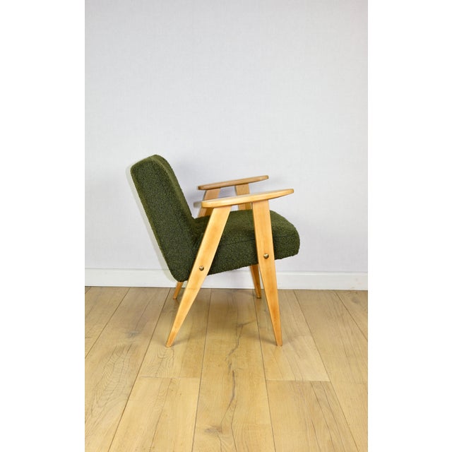 Vintage 366 Armchair in Olive Green Boucle from Józef Chierowski, 1970s For Sale - Image 9 of 13