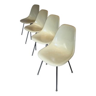 Vintage Fiberglass Chairs by Charles & Ray Eames for Herman Miller, Set of 4 For Sale