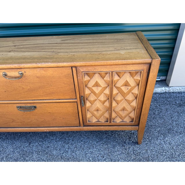 Broyhill Vintage 1960s Broyhill Furniture Premier Mahogany Dresser Diamond Front For Sale - Image 4 of 10