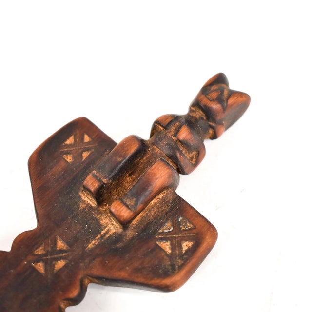 Wood Early 20th Century Nyamwezi Mwana Hiti Figural Comb Tanzania For Sale - Image 7 of 7