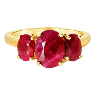 1970s 14K Yellow Gold Burma Ruby Filigree Three Stone Ring, Size 8 For Sale