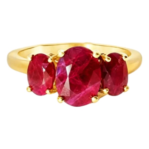 1970s 14K Yellow Gold Burma Ruby Filigree Three Stone Ring, Size 8 For Sale