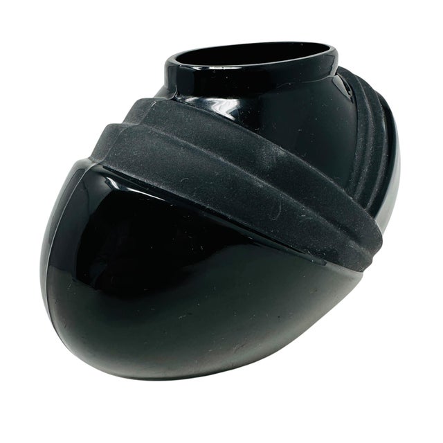 Stunning 1980s Postmodern "Noir" Black Glass Vase by Two's Company, Inc. For Sale In Tampa - Image 6 of 9