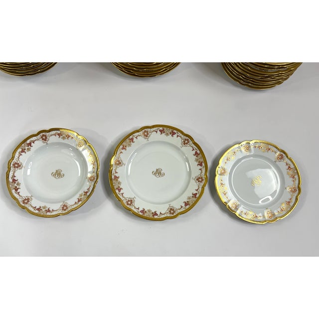 Limoges Dinner Service with Gold Inlay in Porcelain by Haviland, 1920s, Set of 39 For Sale - Image 4 of 13