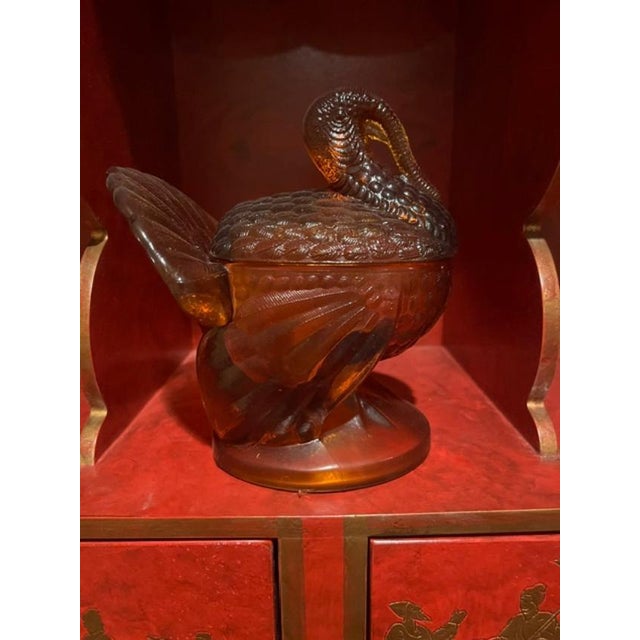 American 1950s American L. E. Smith Amber Glass Turkey Covered Dish For Sale - Image 3 of 3