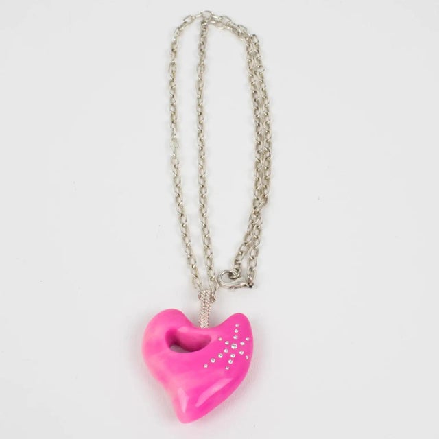 1990s Christian Lacroix Chain Necklace with Pink Resin Heart Medallion For Sale - Image 5 of 11