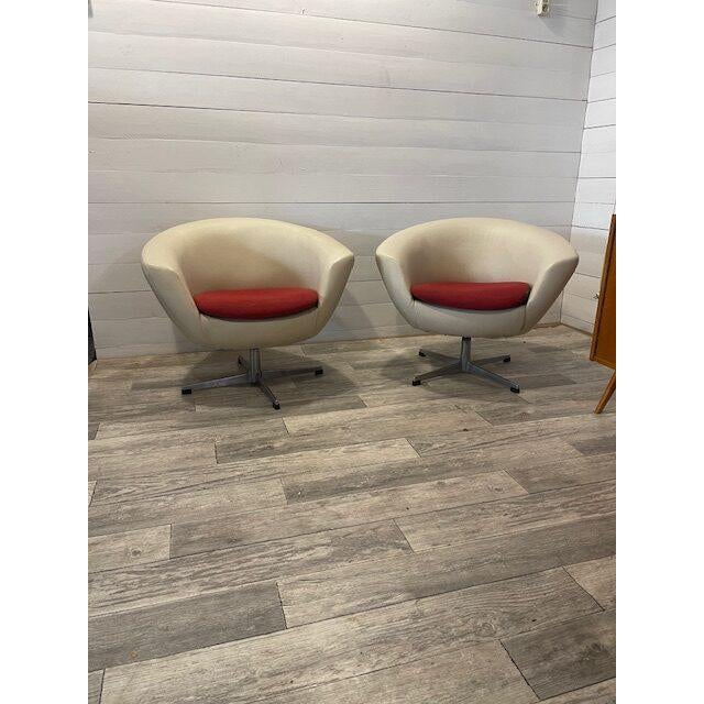 Vintage Cream Swivel Chairs, 1970, Set of 2 For Sale - Image 11 of 11