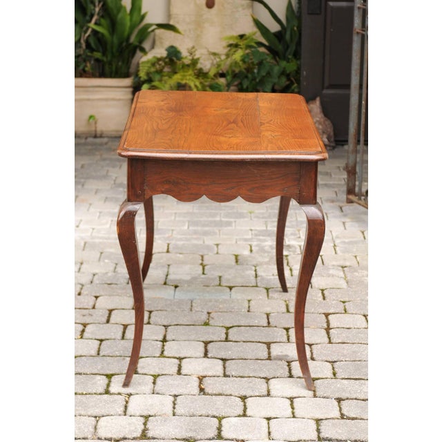 French, 1820s Louis XV Style Oak Side Table with Single Drawer and Cabriole Legs For Sale - Image 10 of 10