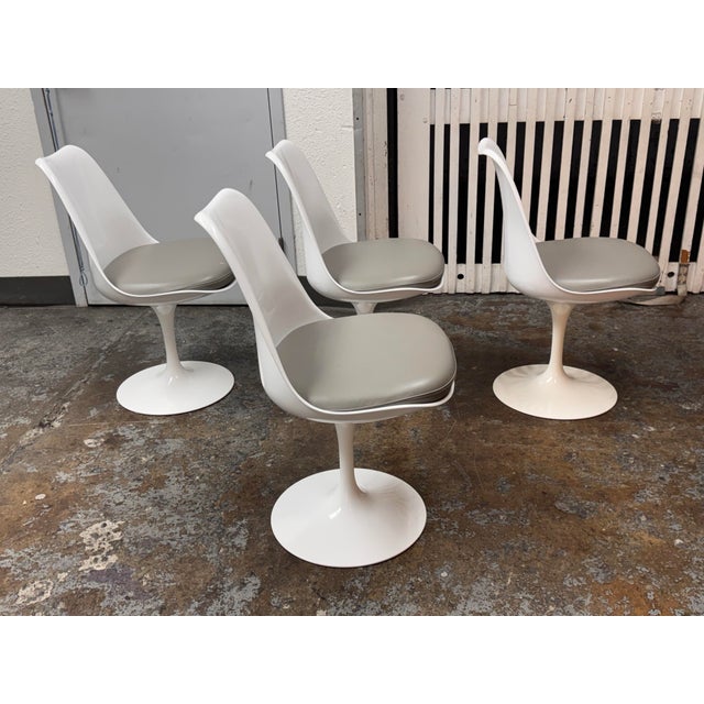 Mid-Century Modern Eero Saarinen for Knoll Tulip Armless Swivel Chairs, Set of Four For Sale - Image 3 of 12