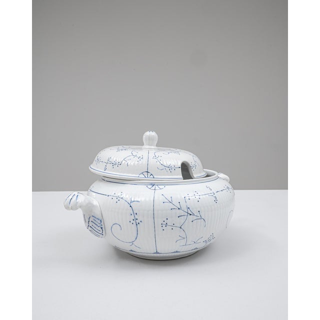 20th Century Belgian Special Edition Porcelain Tureen With Lid For Sale - Image 4 of 18
