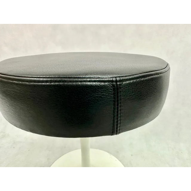 Tulip Leather Stool by Ero Saarinen for Knoll International, 1960s For Sale - Image 6 of 10