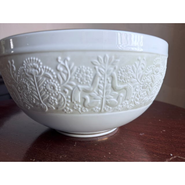Mid 20th Century Mid-20th Century Noritake Japanese White Folk Art Serving Bowl For Sale - Image 5 of 7