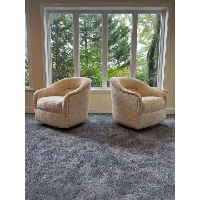 Sleek and elegant pair of swivel chairs by Ward Bennett for Brickel Associates, American 1960s. The chairs are in...