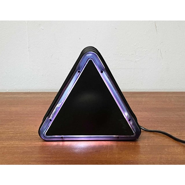 Plastic Postmodern Italian Triangular Table Lamp by Daniels Design for Ottika, 1980s For Sale - Image 7 of 18