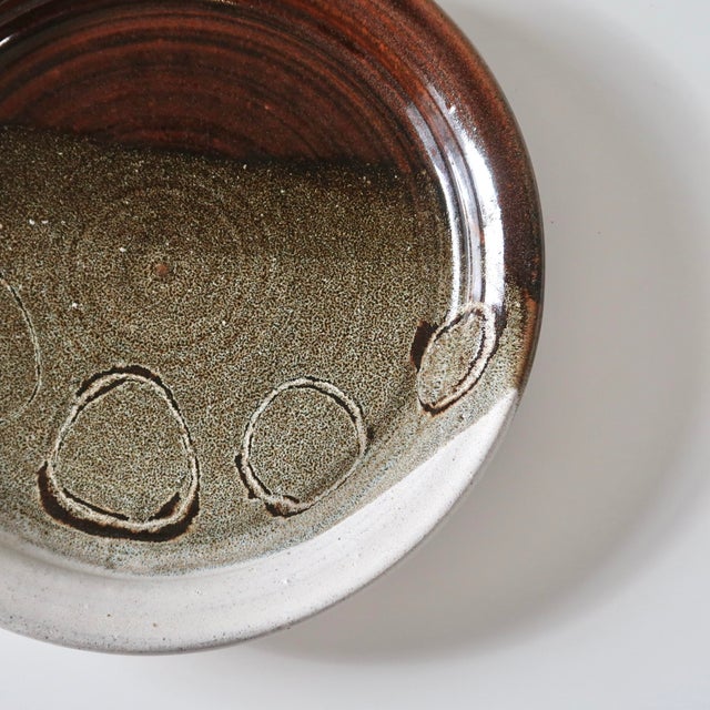 Mid Century Modern 1977 Studio Pottery Plate in Two-Tone Glaze With Circular Impressions For Sale - Image 9 of 14