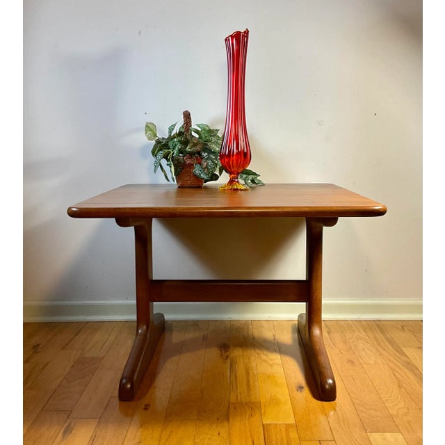 Vintage Mid Century Modern Orange and Yellow 19” Tall Swung Glass Vase For Sale - Image 12 of 12