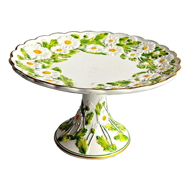 1960s Mottahedeh Ceramic Daisy Pedestal Cake Stand For Sale