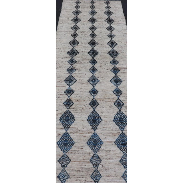 Early 21st Century Modern Hand-Knotted Runner in Wool With Diamond Design in Blue and Ivory 3'1 X 10'1 For Sale - Image 5 of 10