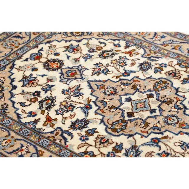 Textile Kashan Rug in Hand-Knotted Virgin Wool For Sale - Image 7 of 11