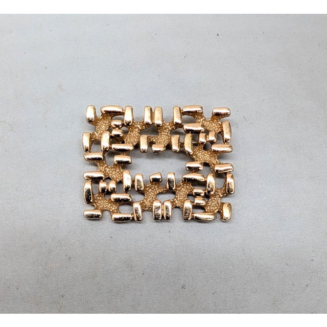 Gold Vintage 1971 Signed Napier Modernist Goldtone Brooch For Sale - Image 8 of 8